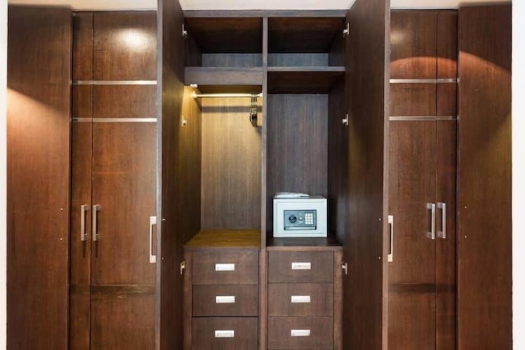 Biệt thự Seaview Villa芭东一线海景豪华6卧别墅 3晚免费接机 女佣管家服务 早餐 Patong